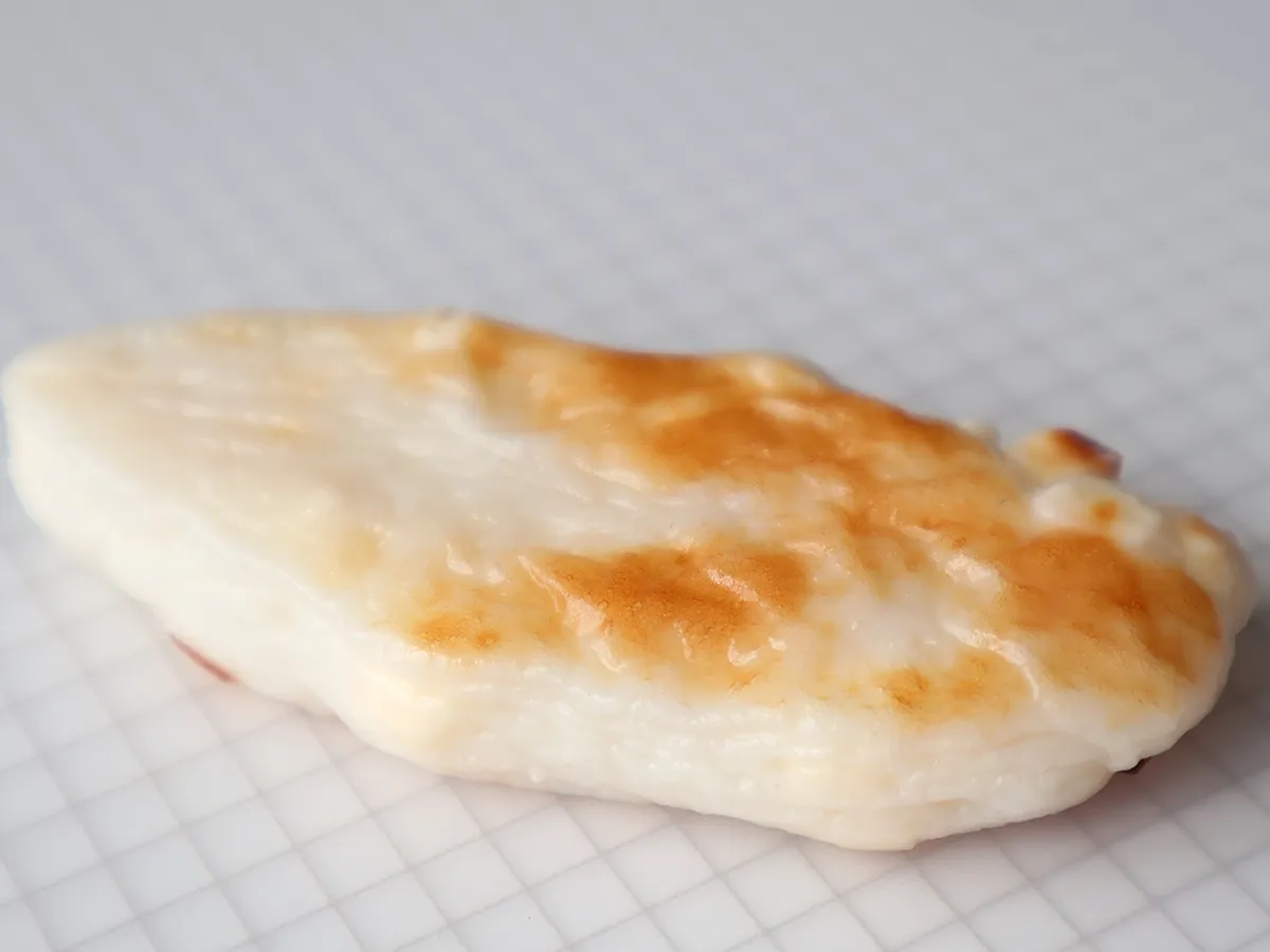 「味ささ チーズ」の焼色